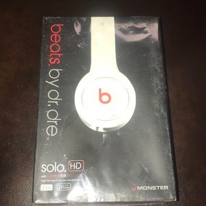 fake white beats by dr. Dre